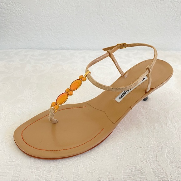 Manolo Blahnik beige thong sandals - Picture 2 of 6